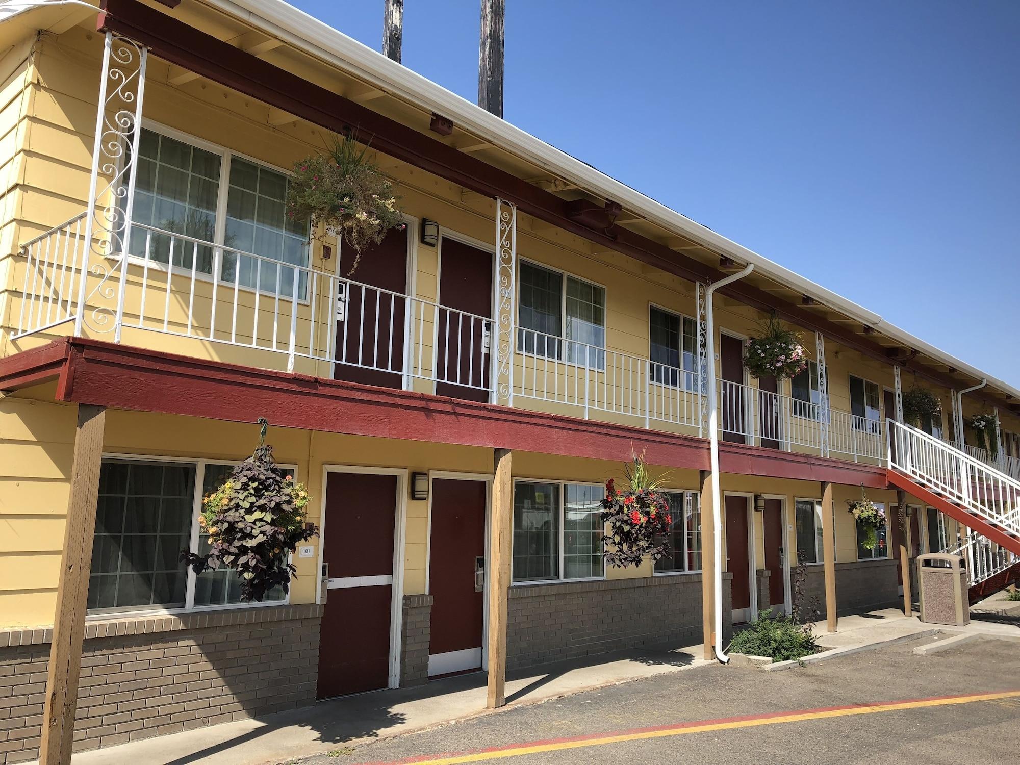 Super 8 By Wyndham Ontario Motel Bagian luar foto