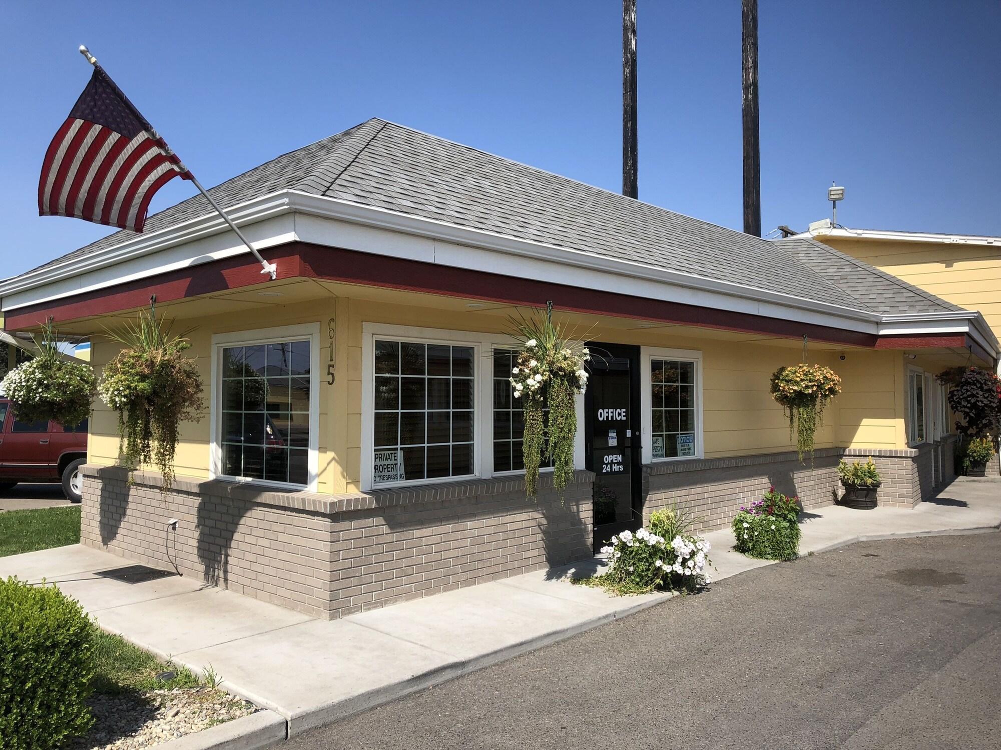 Super 8 By Wyndham Ontario Motel Bagian luar foto