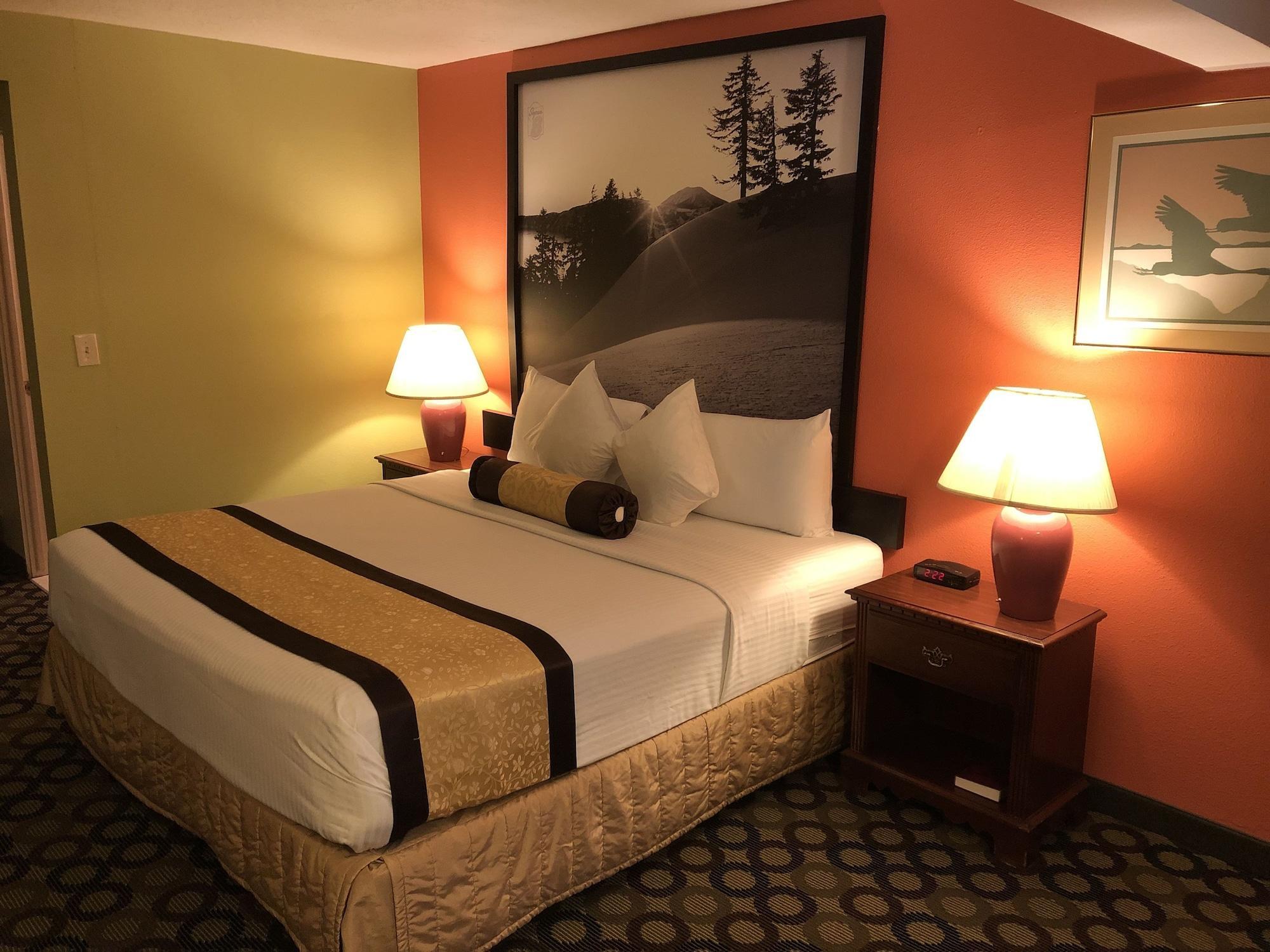 Super 8 By Wyndham Ontario Motel Bagian luar foto