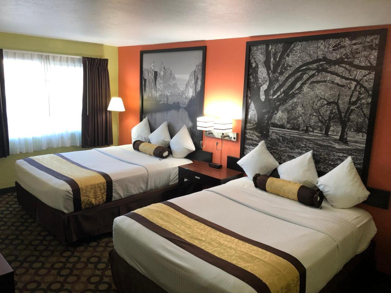 Super 8 By Wyndham Ontario Motel Bagian luar foto