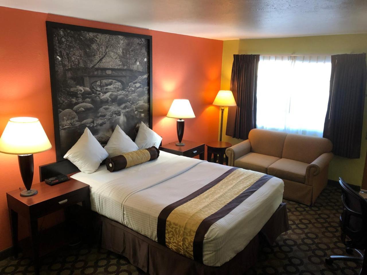 Super 8 By Wyndham Ontario Motel Bagian luar foto